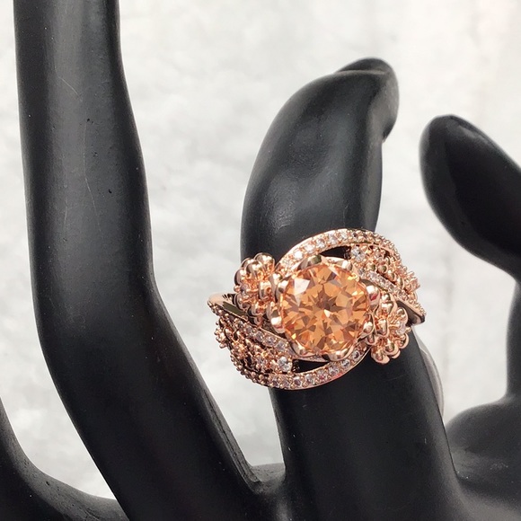 Sensational Morganite Diamond Ring - Picture 2 of 9